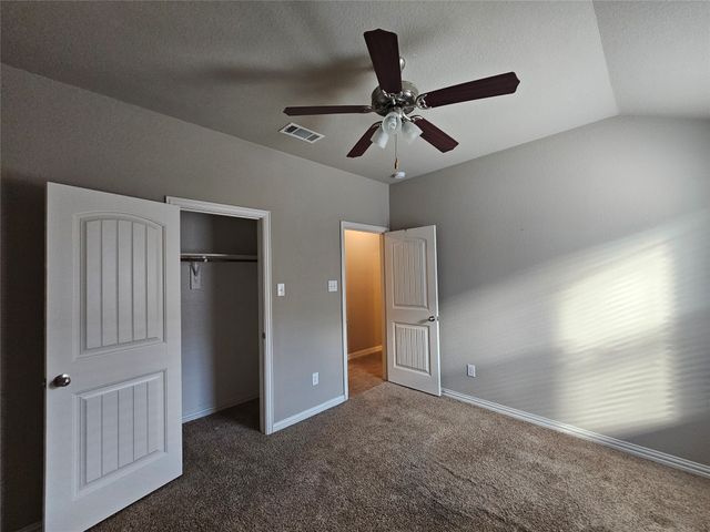 8401 Cherry Bark Lane, Fort Worth, TX 76140