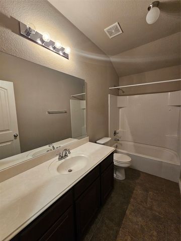 8401 Cherry Bark Lane, Fort Worth, TX 76140