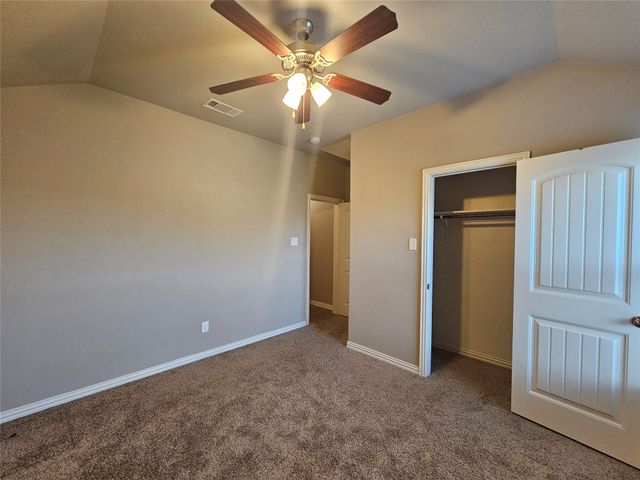 8401 Cherry Bark Lane, Fort Worth, TX 76140