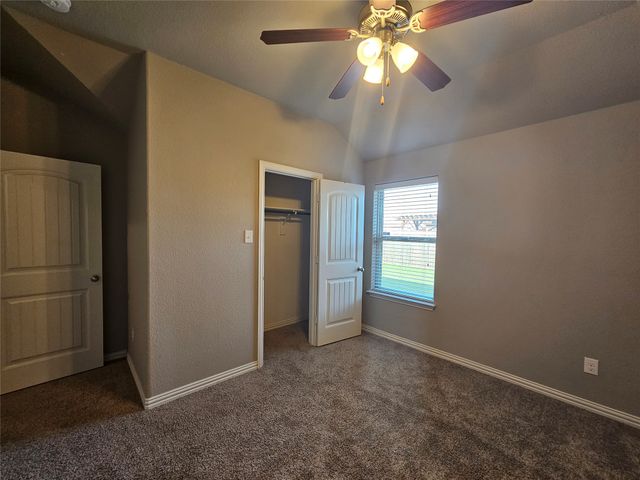 8401 Cherry Bark Lane, Fort Worth, TX 76140