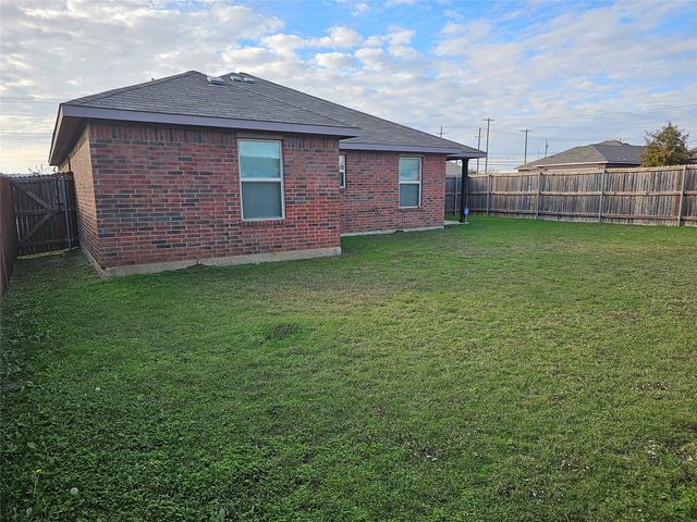 8401 Cherry Bark Lane, Fort Worth, TX 76140