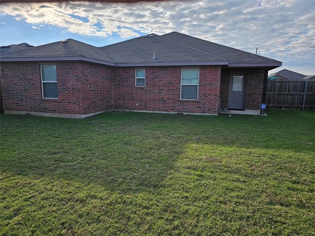 8401 Cherry Bark Lane, Fort Worth, TX 76140