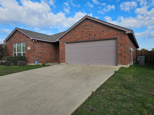 8401 Cherry Bark Lane, Fort Worth, TX 76140