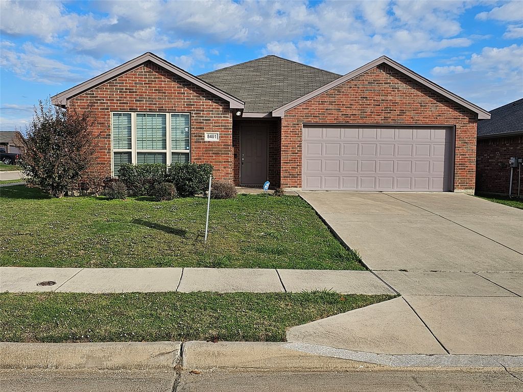 8401 Cherry Bark Lane, Fort Worth, TX 76140
