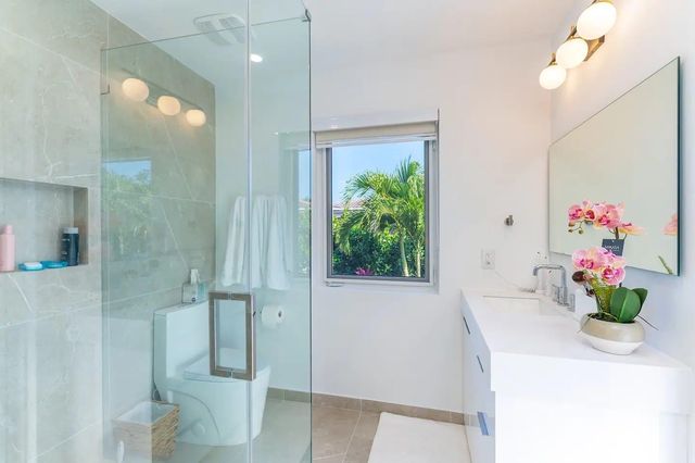 6600 NE 21ST Drive, Fort Lauderdale, FL 33308