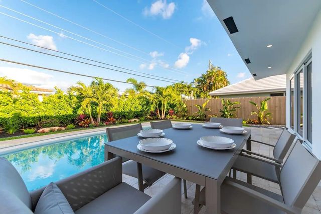 6600 NE 21ST Drive, Fort Lauderdale, FL 33308