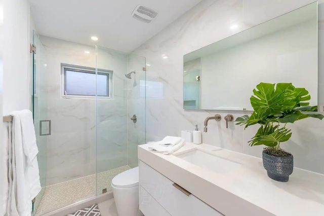 6600 NE 21ST Drive, Fort Lauderdale, FL 33308