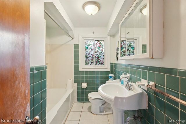 24260 Coolidge Highway, Oak Park, MI 48237