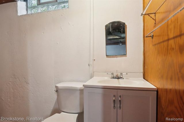 24260 Coolidge Highway, Oak Park, MI 48237