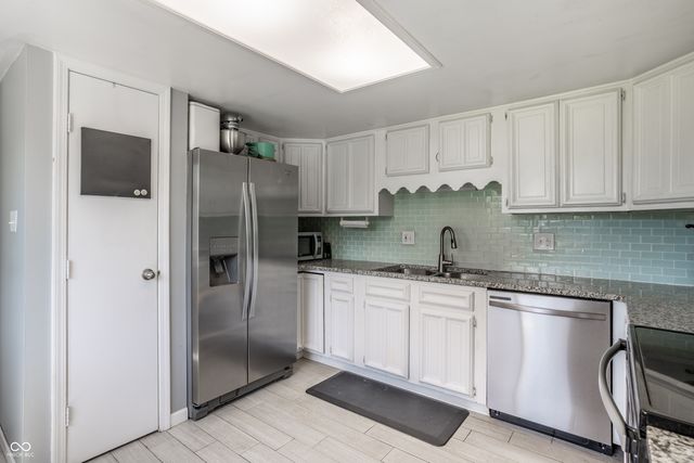 3021 Kessler Boulevard East Drive, Indianapolis, IN 46220
