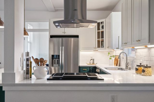 829 51st St, Oakland, CA 94608