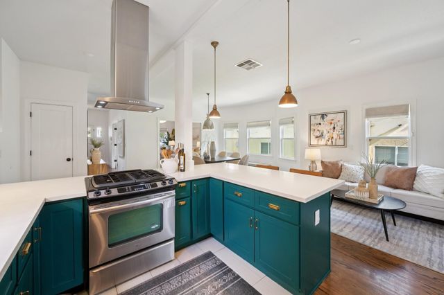 829 51st St, Oakland, CA 94608