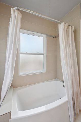 829 51st St, Oakland, CA 94608