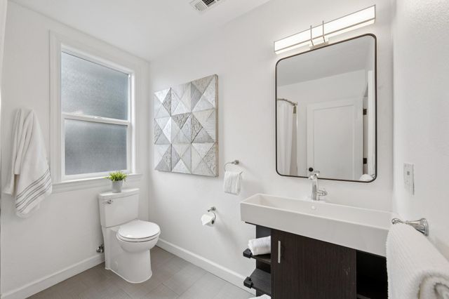 829 51st St, Oakland, CA 94608