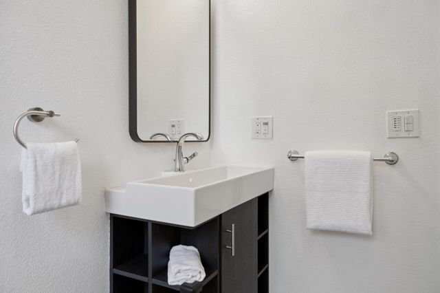 829 51st St, Oakland, CA 94608