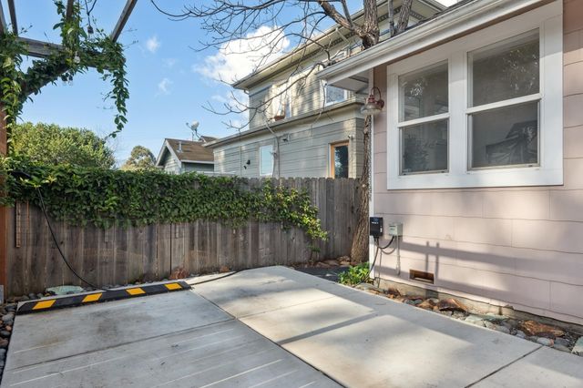 829 51st St, Oakland, CA 94608