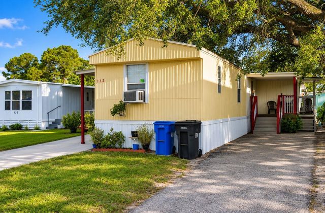 132 NEWBURY DRIVE, Tampa, FL 33615