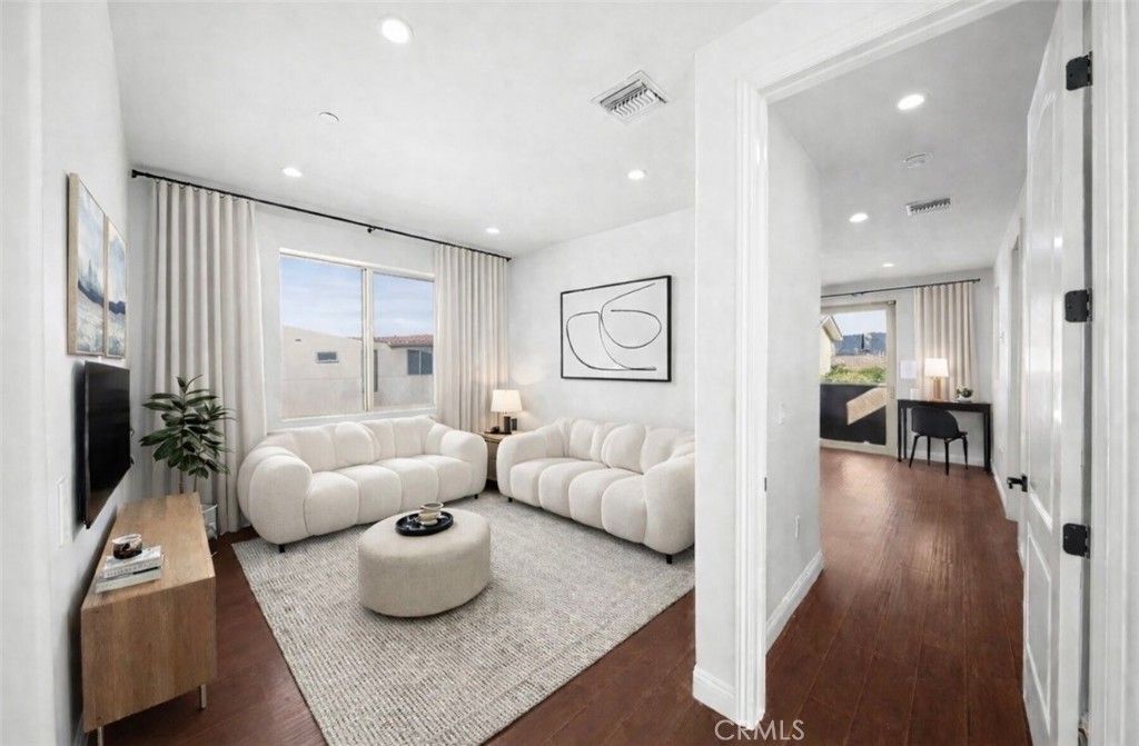 Image 13 of property listing at 7615 Ani, North Hollywood, CA 91605