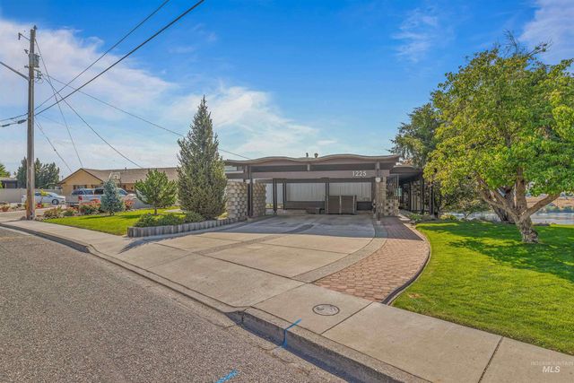 1225 2nd St, Clarkston, WA 99403