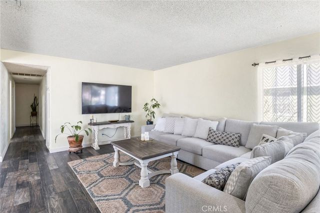 938 W Laurel, Colton, CA 92324