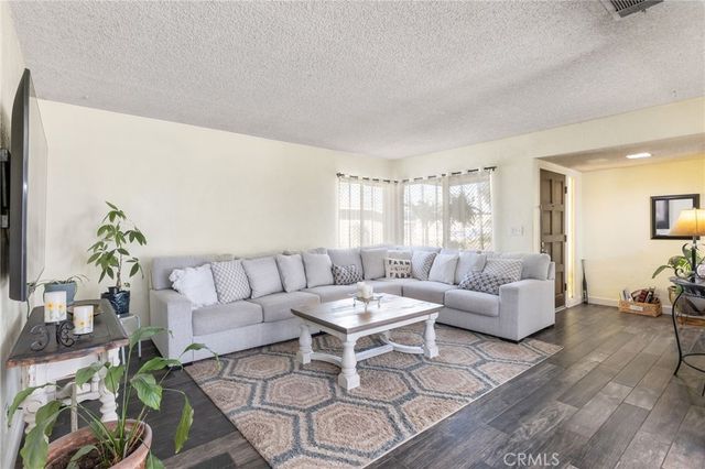 938 W Laurel, Colton, CA 92324