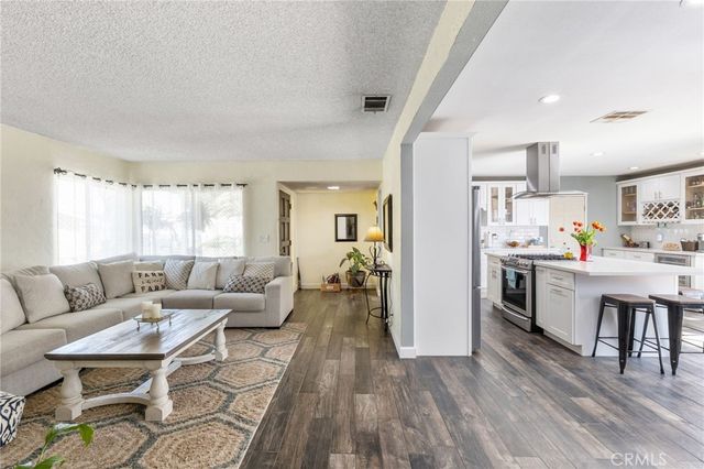 938 W Laurel, Colton, CA 92324