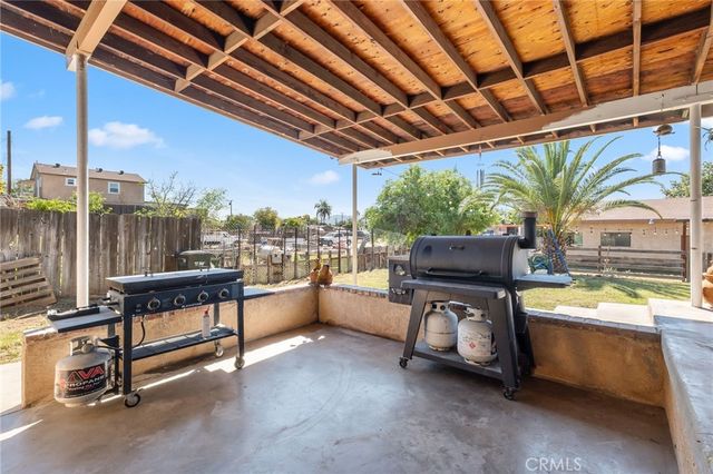 938 W Laurel, Colton, CA 92324