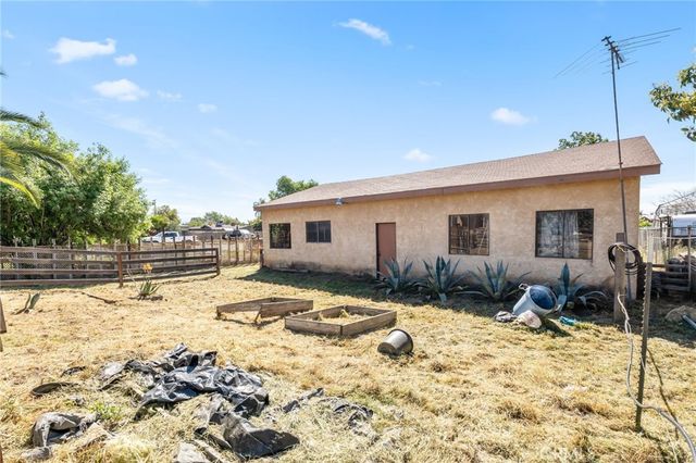 938 W Laurel, Colton, CA 92324