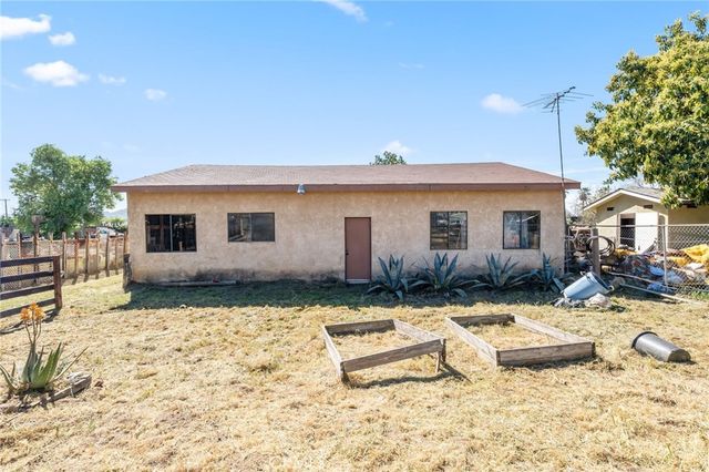 938 W Laurel, Colton, CA 92324