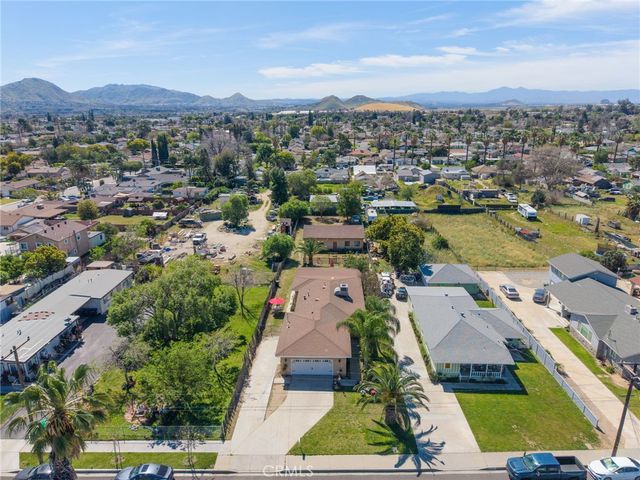 938 W Laurel, Colton, CA 92324