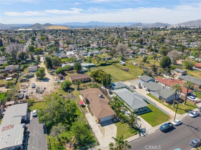 938 W Laurel, Colton, CA 92324