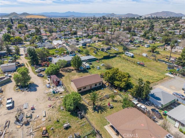 938 W Laurel, Colton, CA 92324