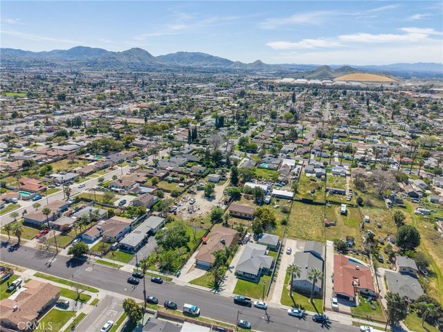 938 W Laurel, Colton, CA 92324