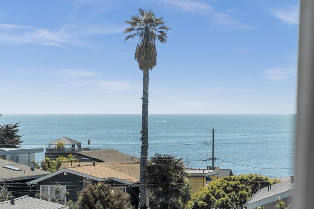 423 Hillcrest Drive, Aptos, CA 95003