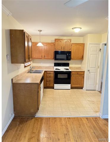 1460 Fox Run Drive, Florissant, MO 63033