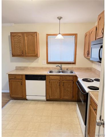 1460 Fox Run Drive, Florissant, MO 63033