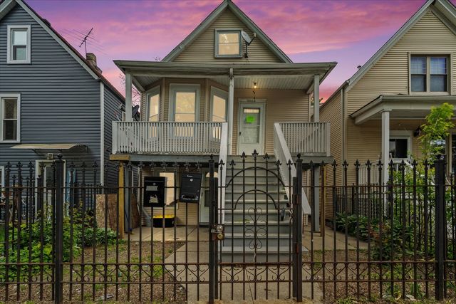 3904 W Montrose Avenue, Chicago, IL 60618