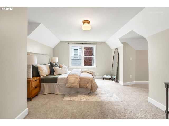 1915 Ne 56TH Ave, Portland, OR 97213