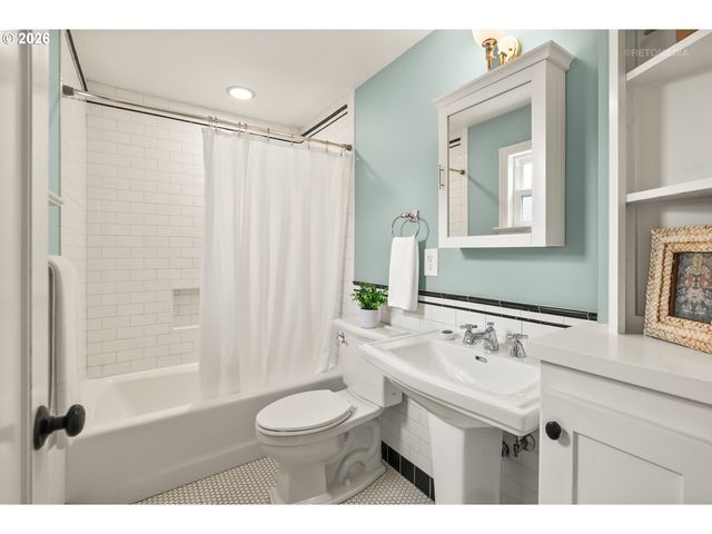 1915 Ne 56TH Ave, Portland, OR 97213