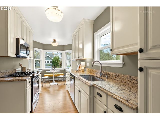 1915 Ne 56TH Ave, Portland, OR 97213