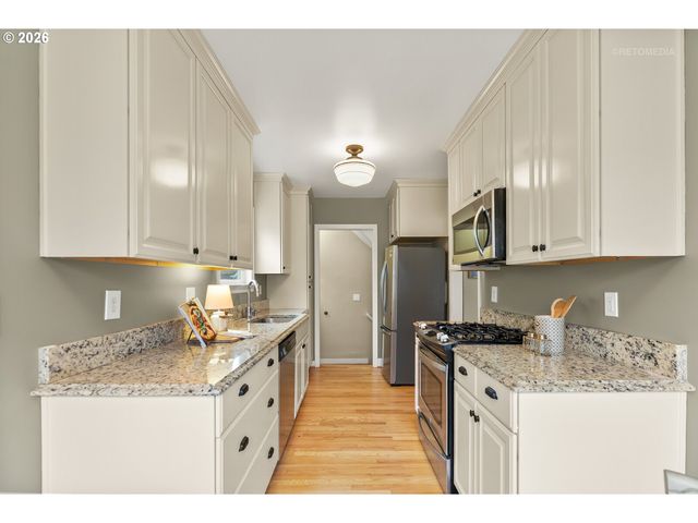 1915 Ne 56TH Ave, Portland, OR 97213