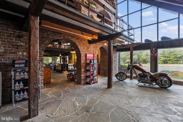 6210 CHAMBERSBURG RD, Fayetteville, PA 17222