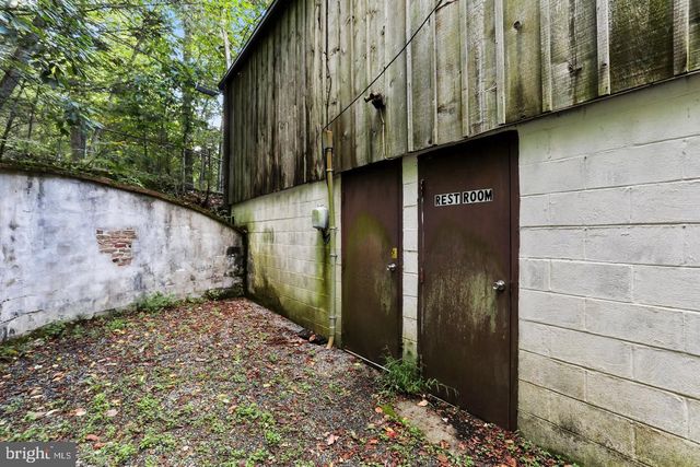 6210 CHAMBERSBURG RD, Fayetteville, PA 17222