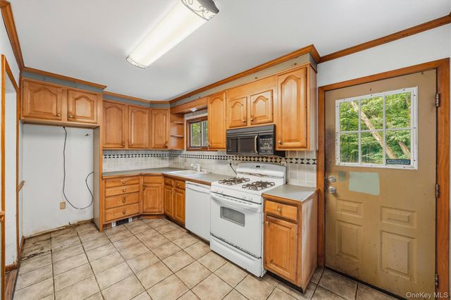 804 S Plank Road, Slate Hill, NY 10973