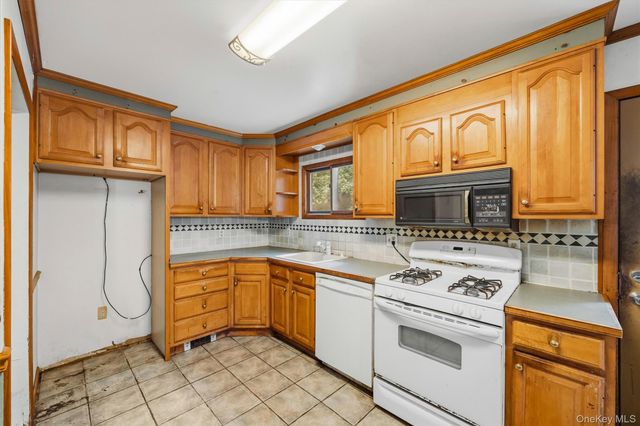 804 S Plank Road, Slate Hill, NY 10973