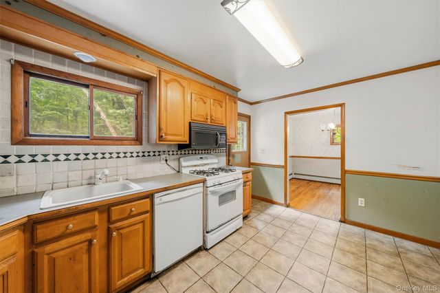 804 S Plank Road, Slate Hill, NY 10973