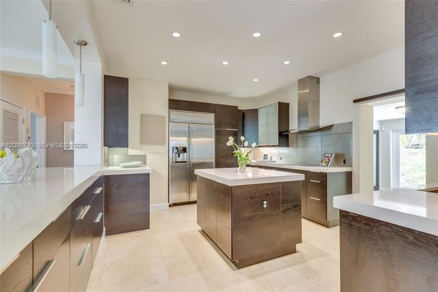 4323 N Bay Road, Miami Beach, FL 33140
