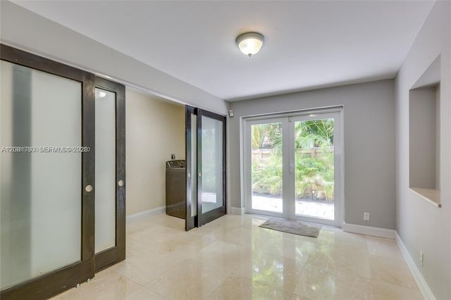 4323 N Bay Road, Miami Beach, FL 33140
