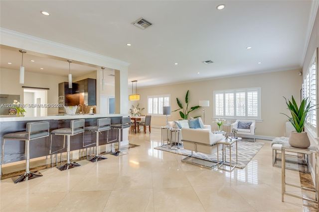 4323 N Bay Road, Miami Beach, FL 33140
