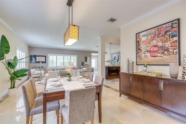 4323 N Bay Road, Miami Beach, FL 33140